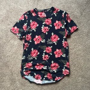 Hollister Scalloped Floral Tee Size M